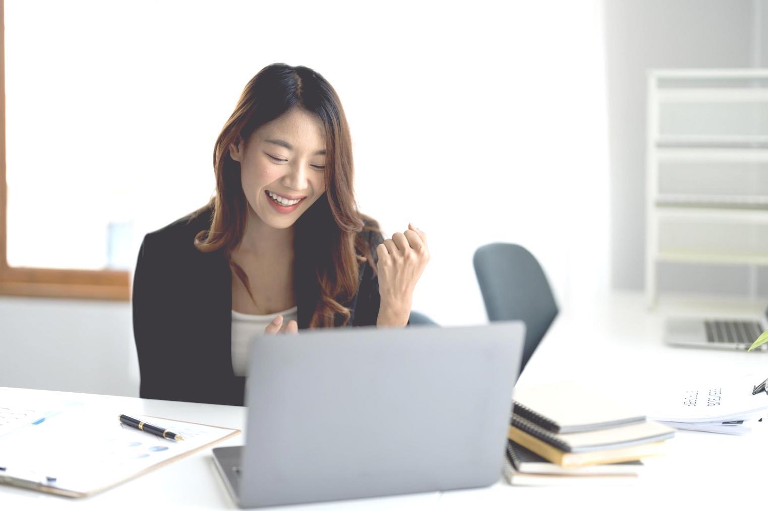 Analyse de données financières sur ordinateur